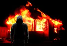 Неизвестный мужчина поджег кафе в Топчихе