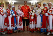 Около 60 творческих коллективов из регионов России и ближнего зарубежья выступили на этнофоруме в столице Алтайского края