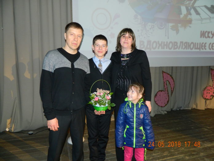 Творческая семья Сухих в полном составе