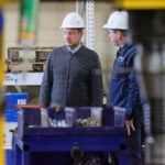 Губернатор Алтайского края посетил завод, который выпускает уникальные гусеничные машины