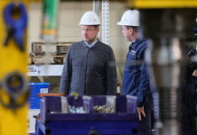 Губернатор Алтайского края посетил завод, который выпускает уникальные гусеничные машины