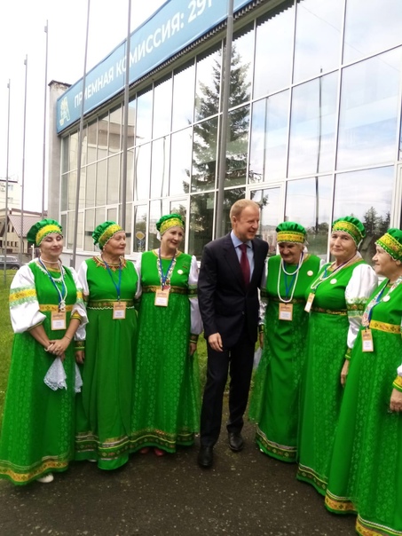 Поющие сердца с Губернатором В.Н. Томенко