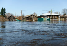 Пострадавшим от паводка жителям Алтайского края окажут материальную помощь