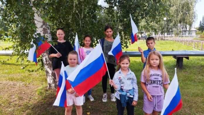 Три цвета России в чистюньской библиотеке