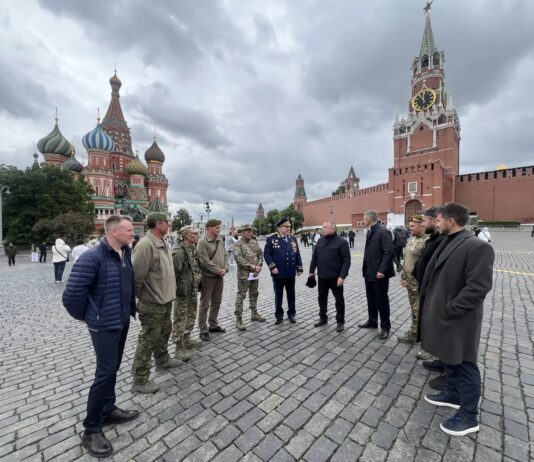 Генерал Шаманов вручил Благодарственные письма алтайским «барсам» — добровольцам СВО